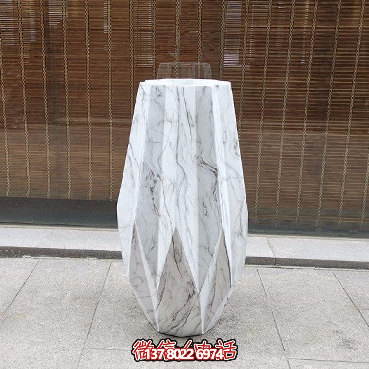 天然大理石雕刻花盆，為酒店裝飾添彩