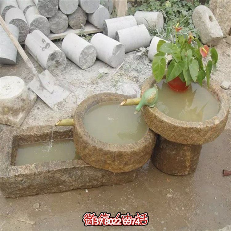 古老農(nóng)村石槽流水魚缸，傳統(tǒng)擺件裝飾景觀
