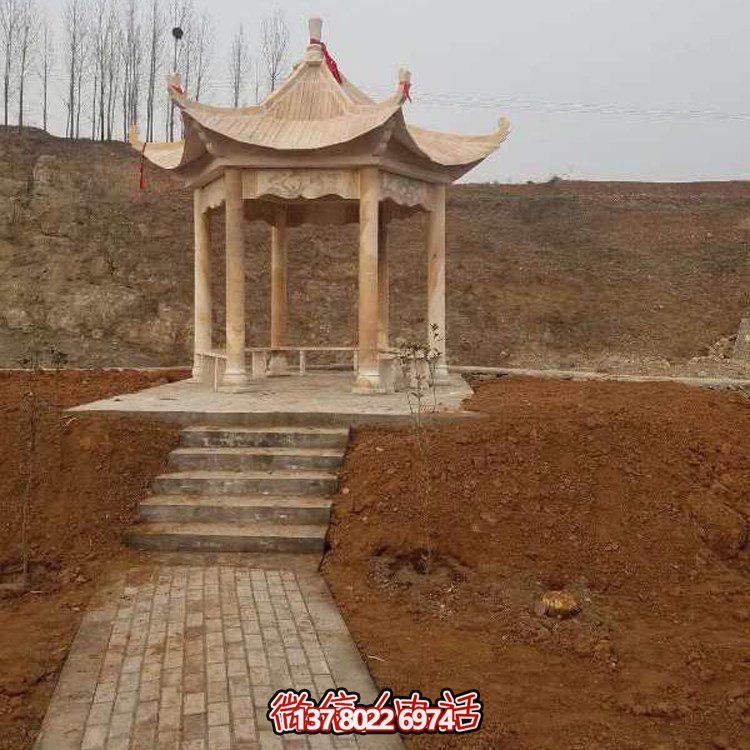 色彩斑斕的晚霞紅涼亭，讓您享受中式園林的繽紛景點