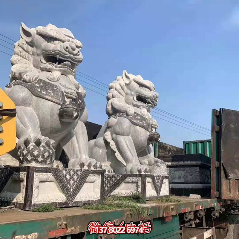 青石制大型仿真獅子雕塑，為鎮(zhèn)宅增添獨(dú)特魅力