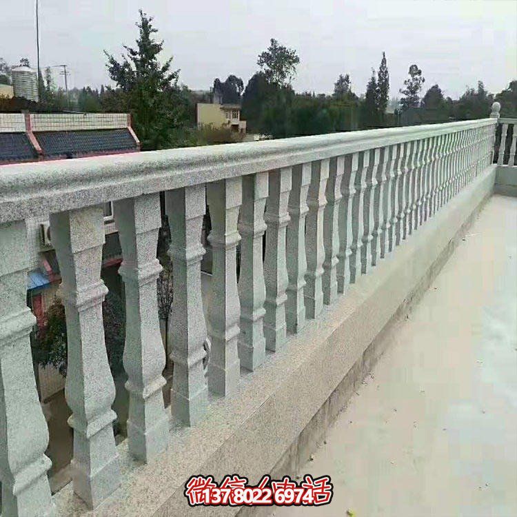 傳統(tǒng)的大理石護(hù)欄雕塑，為城市街頭和河道添彩