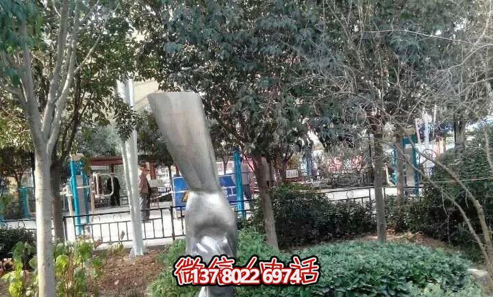 不銹鋼兒童雕塑——讓孩子們?cè)趯W(xué)校里拉大手，拋光小手