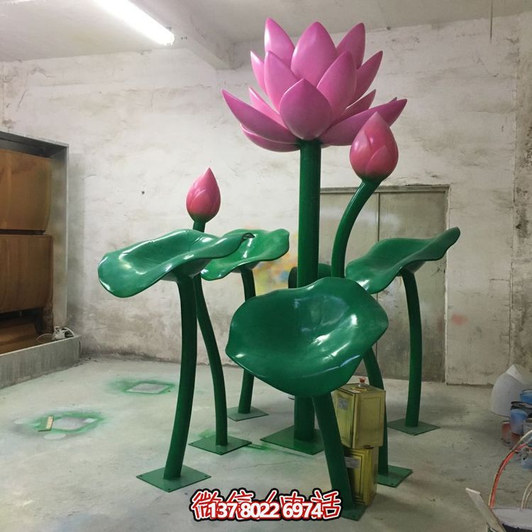 大型不銹鋼彩繪蓮花擺件，為游樂場、商場、戶外公園增色