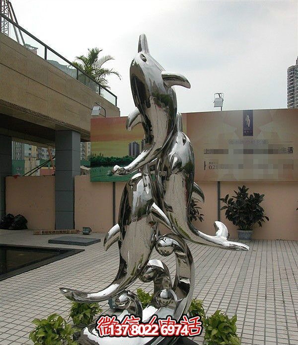 精美不銹鋼海豚雕塑，點綴別墅庭院