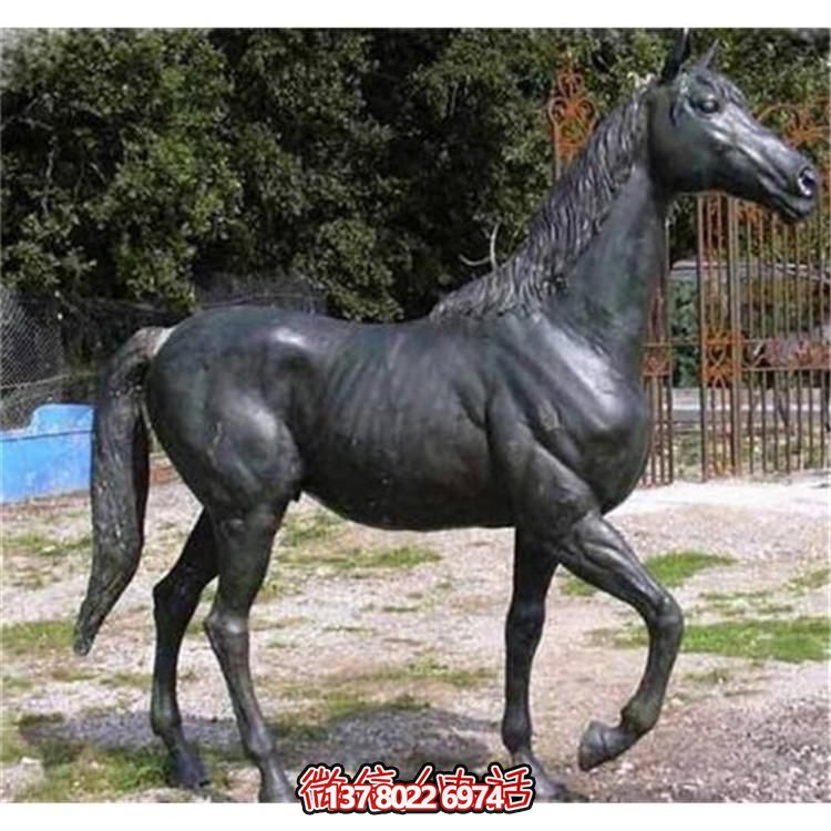 玻璃鋼仿銅馬雕塑，為園林廣場(chǎng)增添獨(dú)特魅力