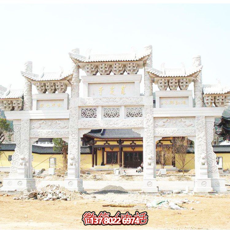 精細工藝刻石牌坊，裝點小區(qū)村口