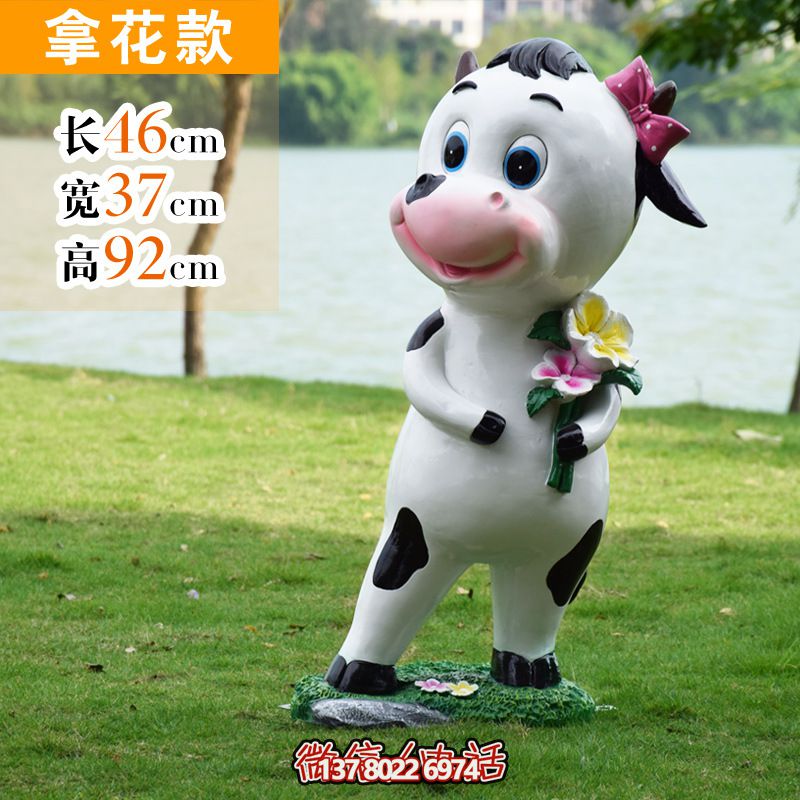 玻璃鋼牛雕塑，為景區(qū)增添點(diǎn)綴