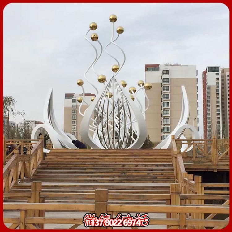 大型不銹鋼荷花雕塑，點綴美麗的景觀花園