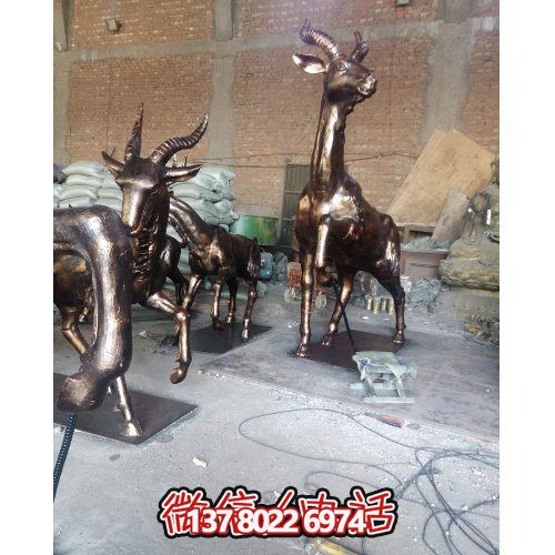 大型梅花鹿銅雕雕塑，裝點(diǎn)別墅小區(qū)