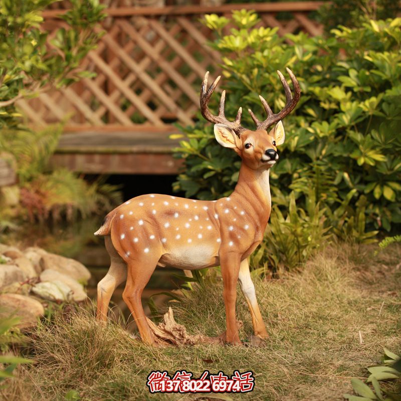 玻璃鋼彩繪梅花鹿雕塑，為庭院增添創(chuàng)意生活