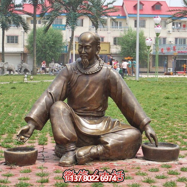 仿銅人物玻璃鋼景觀綠化草坪，提升公園創(chuàng)意氛圍