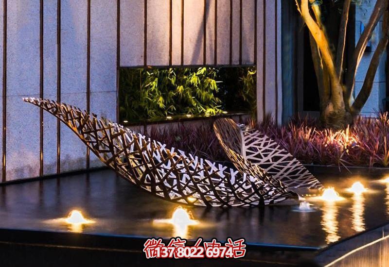 不銹鋼樹葉鏤空雕塑，給戶外和酒店環(huán)境帶來(lái)優(yōu)雅氣息