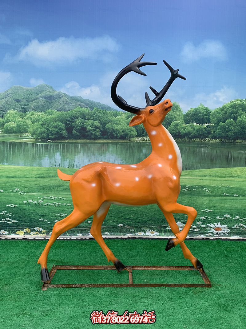 彩繪玻璃鋼雕塑梅花鹿——行走抬頭，點綴廣場街道