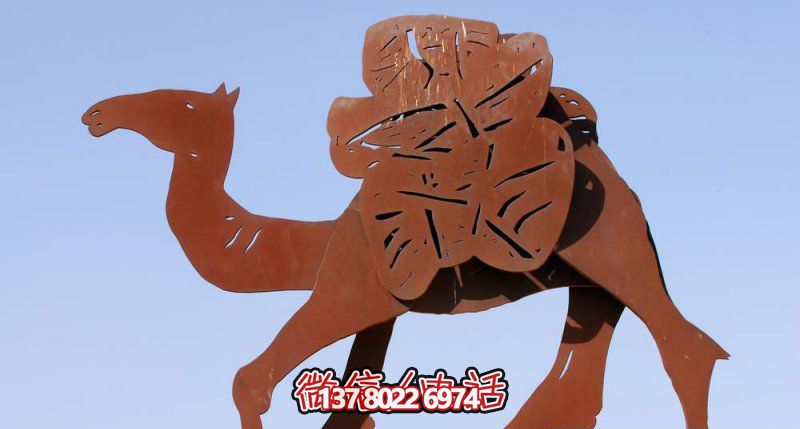 不銹鋼駱駝剪紙雕塑，點綴街道邊行走