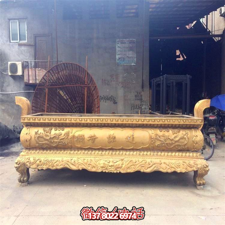 平口鍍金仿古香爐，為寺廟和戶外添彩