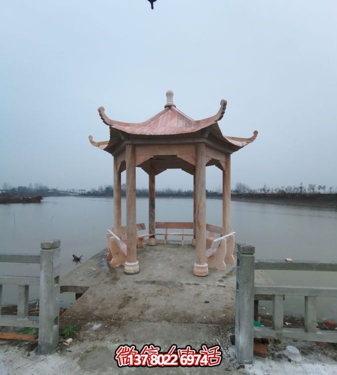 河邊大理石涼亭雕塑，欣賞晚霞紅