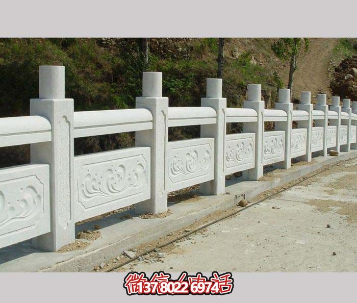 漢白玉欄桿石雕，為景區(qū)山道增添美感