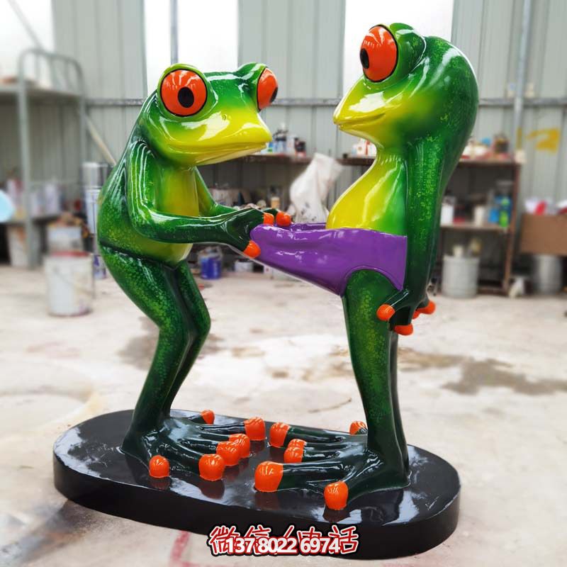 逗趣玻璃鋼青蛙雕塑，為景區(qū)增色不只