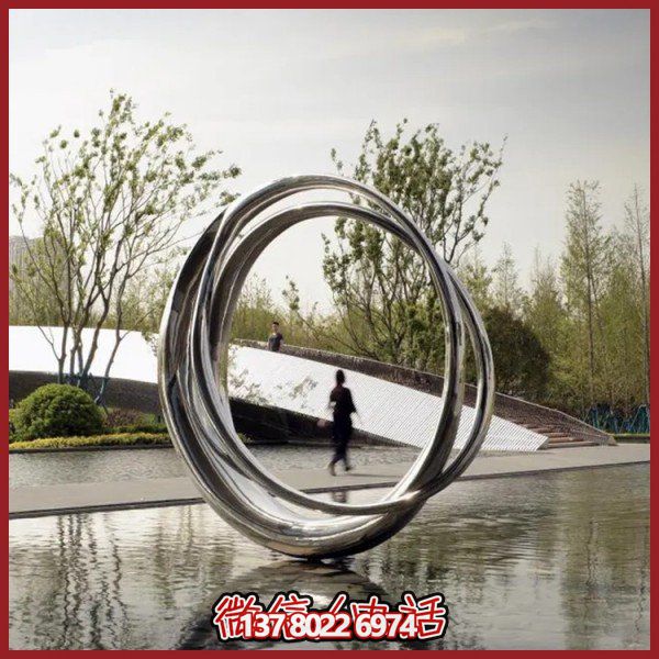 大型不銹鋼鏡面圓環(huán)擺件，點(diǎn)綴園林環(huán)境