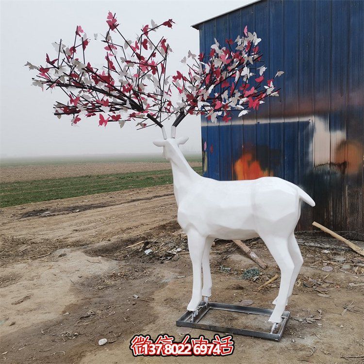 玻璃鋼雕塑梅花鹿，為戶外園林景觀增添抽象美感
