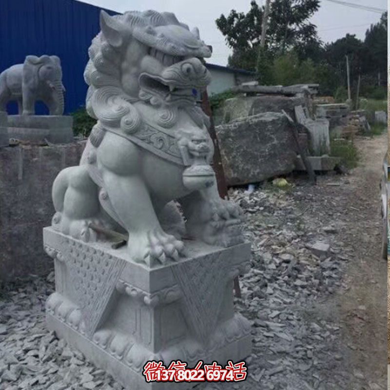 獅子雕塑鎮(zhèn)宅辟邪，美觀大方