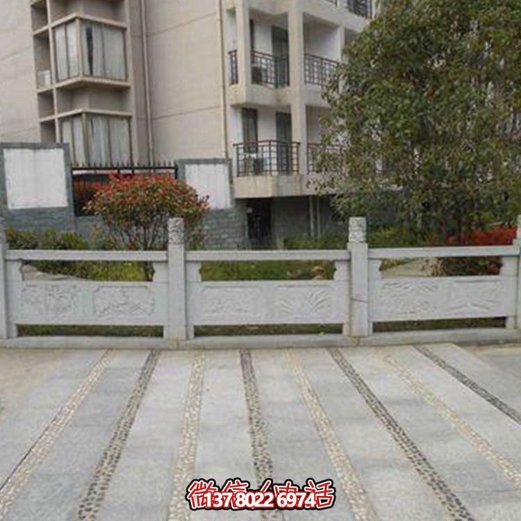 高品質(zhì)青石雕刻欄桿欄板，為您的小區(qū)裝飾添彩