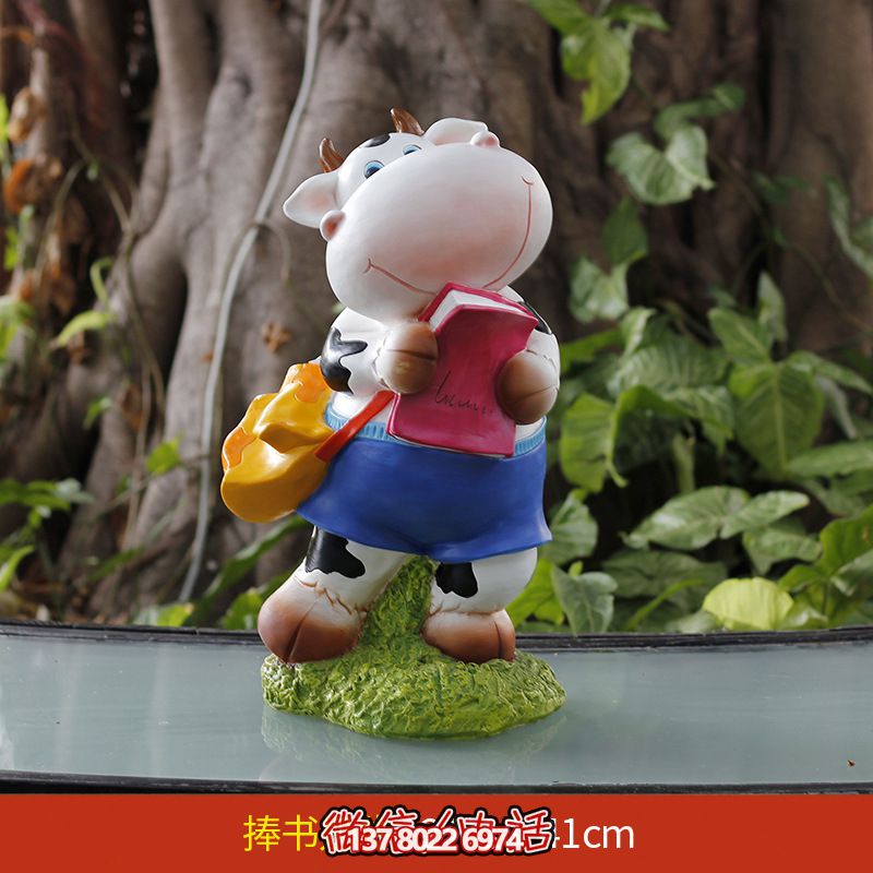 玻璃鋼雕塑牛，伴你一起看書，營造完美草坪