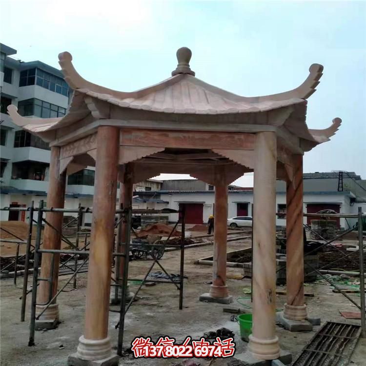 仿古涼亭，盡情欣賞晚霞染紅的美景