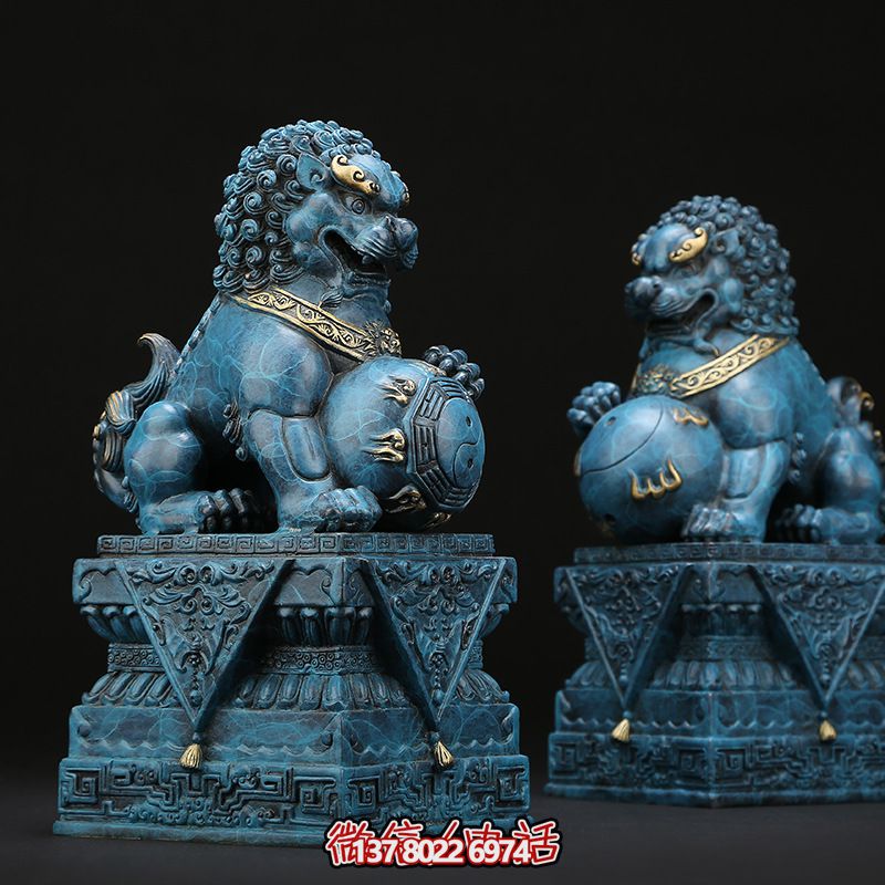 仿古青銅獅子雕塑，為景區(qū)創(chuàng)意增添古樸色彩