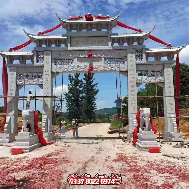 集道路四柱、花崗巖、花崗石雕和牌樓于一體的精美絕倫藝術品