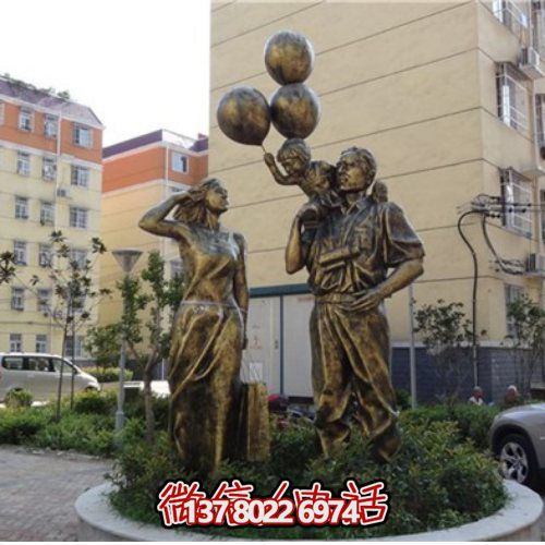 玻璃鋼仿銅人物雕塑，讓您的小區(qū)環(huán)境更加完美！