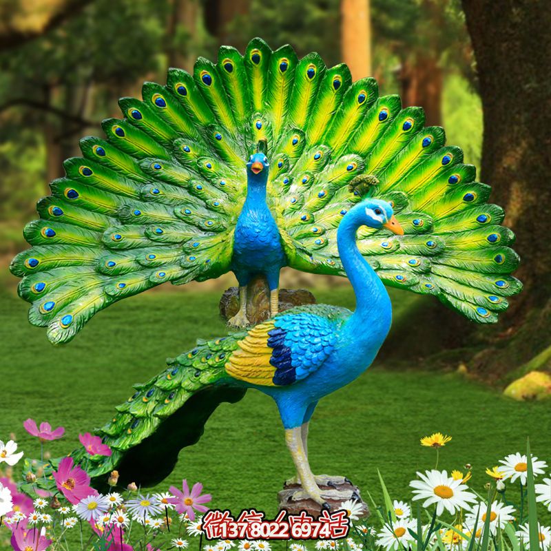 玻璃鋼彩繪孔雀雕塑，為公園草地增添靈動之美
