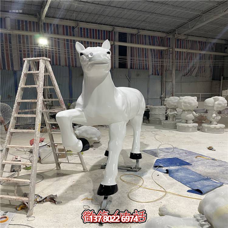 玻璃鋼馬雕塑，點綴戶外園林