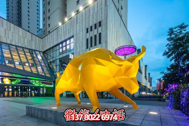 玻璃鋼彩繪雕塑讓你的廣場現象級創(chuàng)意牛！