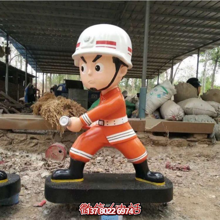 消防英雄銅雕塑像，為廣場(chǎng)添彩