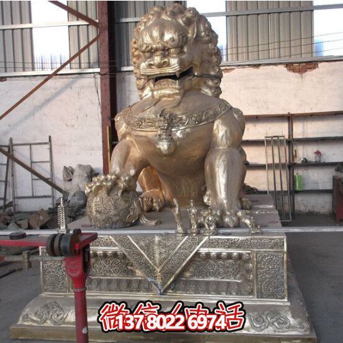仿古銅噴金獅子雕塑，玻璃鋼大型戶外裝飾