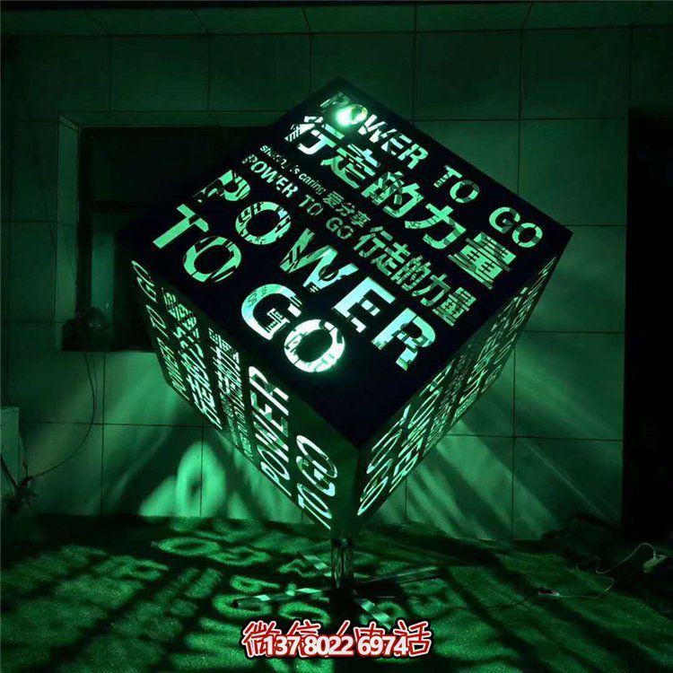 不銹鋼發(fā)光魔方雕塑，點(diǎn)亮售樓處廣場景觀裝飾