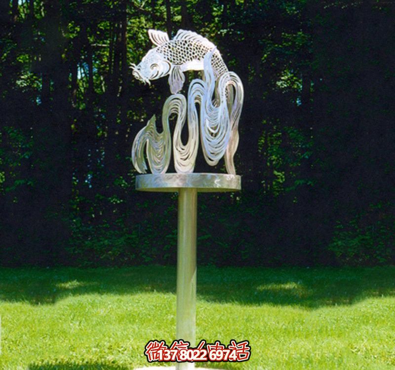 鏤空雕塑鯉魚，創(chuàng)意擺放公園裝飾