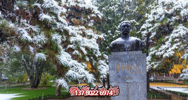 李大釗銅雕胸像，傳承戶(hù)外園林名人文化