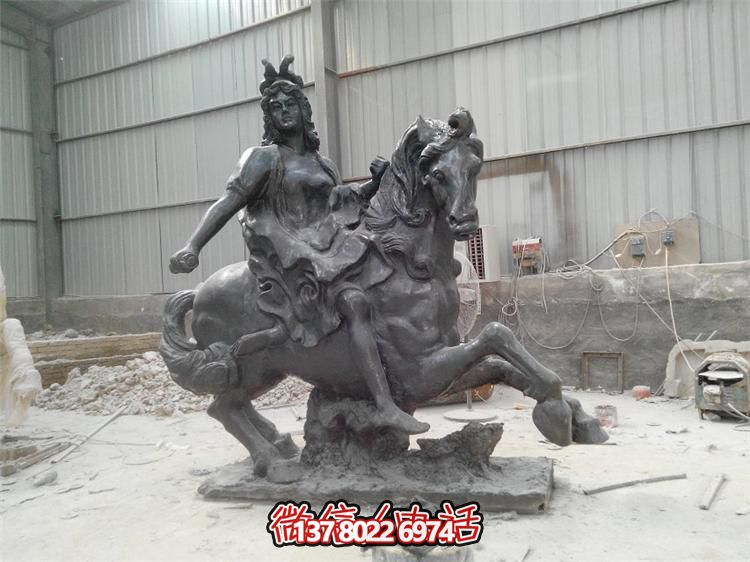 超越傳統(tǒng)，探索未知的玻璃鋼騎馬擺件