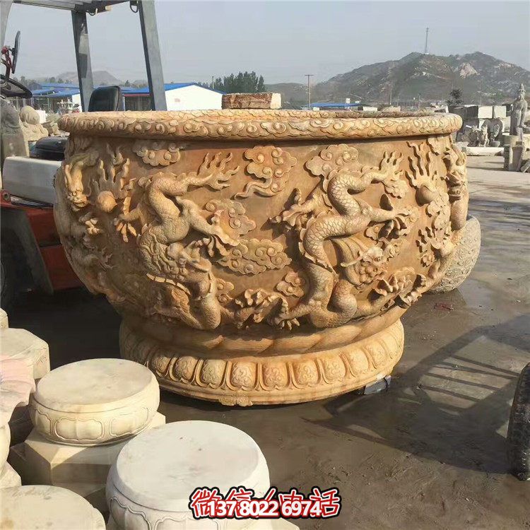 傳統(tǒng)水缸，絢麗多彩的雙龍戲紋