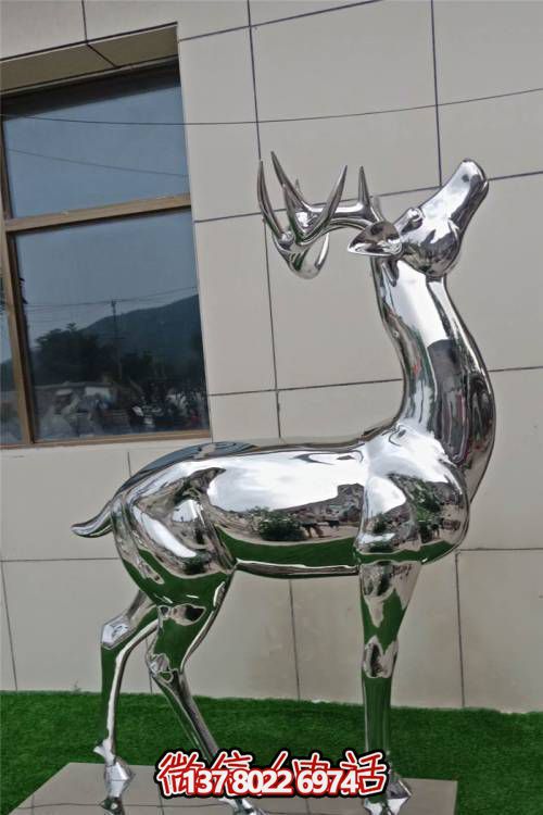 鏡面不銹鋼裝飾別墅小區(qū)，為景觀鹿提供寧靜安家之所