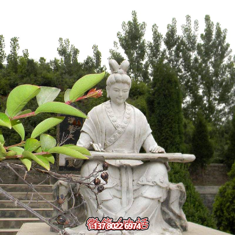 彈琴游玩古代景區(qū)，感受石雕雕塑之美