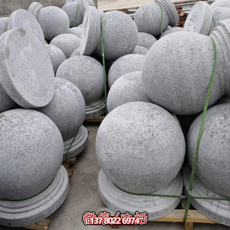 精美石雕車阻，點(diǎn)綴公園美景