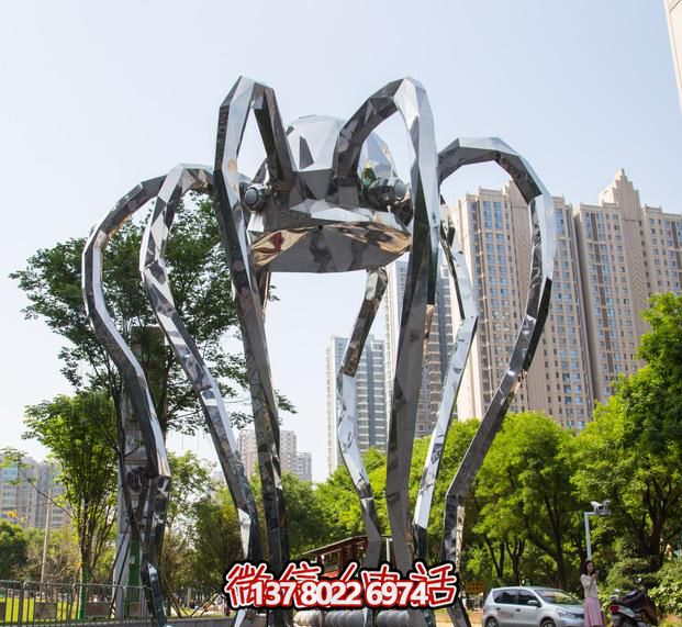 不銹鋼長腿螃蟹雕塑，為公園增添創(chuàng)意裝飾