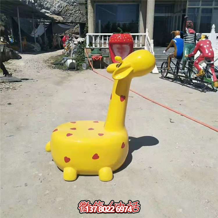 玻璃鋼長頸鹿擺件，安全可靠、適用于多種場景