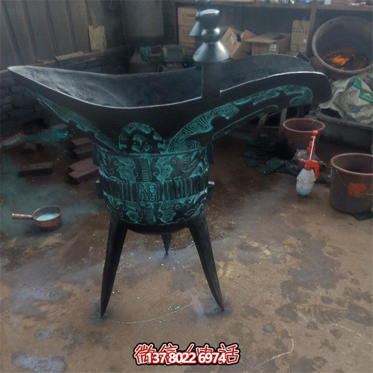 青銅仿古器皿，景觀(guān)雕塑擺放，點(diǎn)綴景區(qū)園林