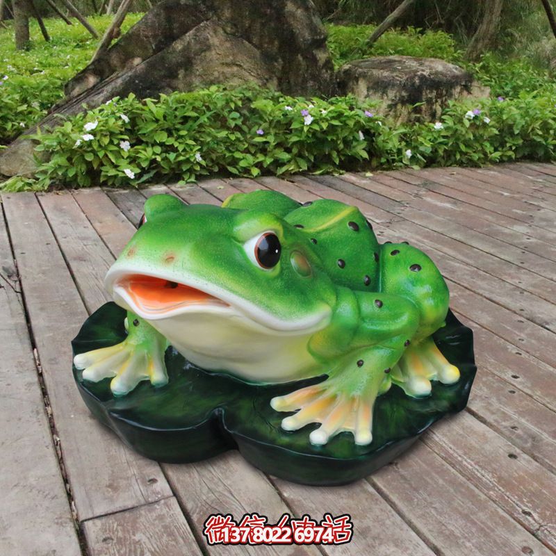 創(chuàng)意玻璃鋼青蛙雕塑，為廣場增添活力