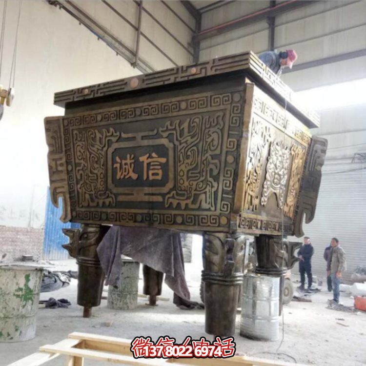 鑄銅大型長(zhǎng)方形擺件——完美點(diǎn)綴廣場(chǎng)