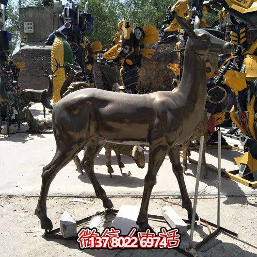 精美雕塑鹿，點(diǎn)綴園林景觀，增添藝術(shù)氣息